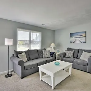 Sunny Norfolk Duplex - Walk To And Beach! , North Camellia Acres United States