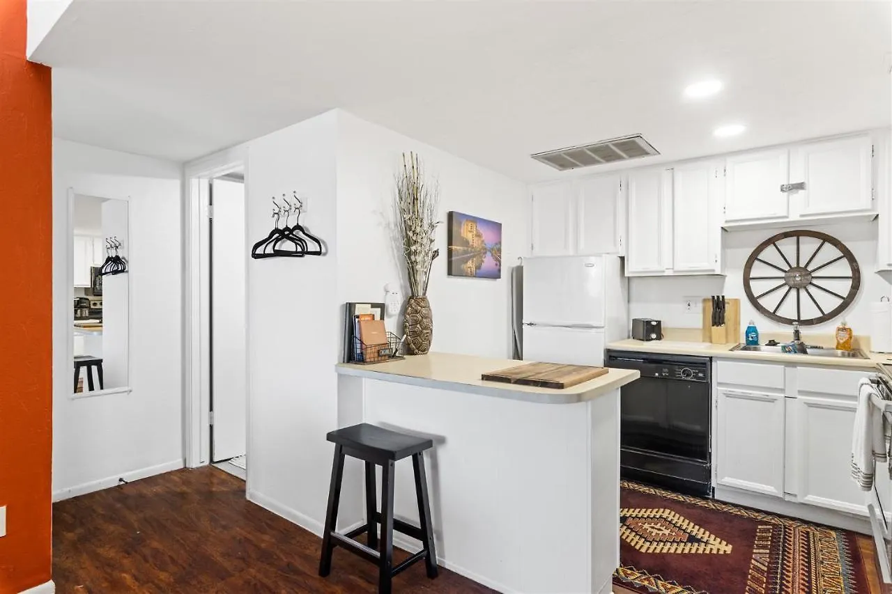 Nightlife & Shop Old Town Scottsdale - Studio Unit Apartment